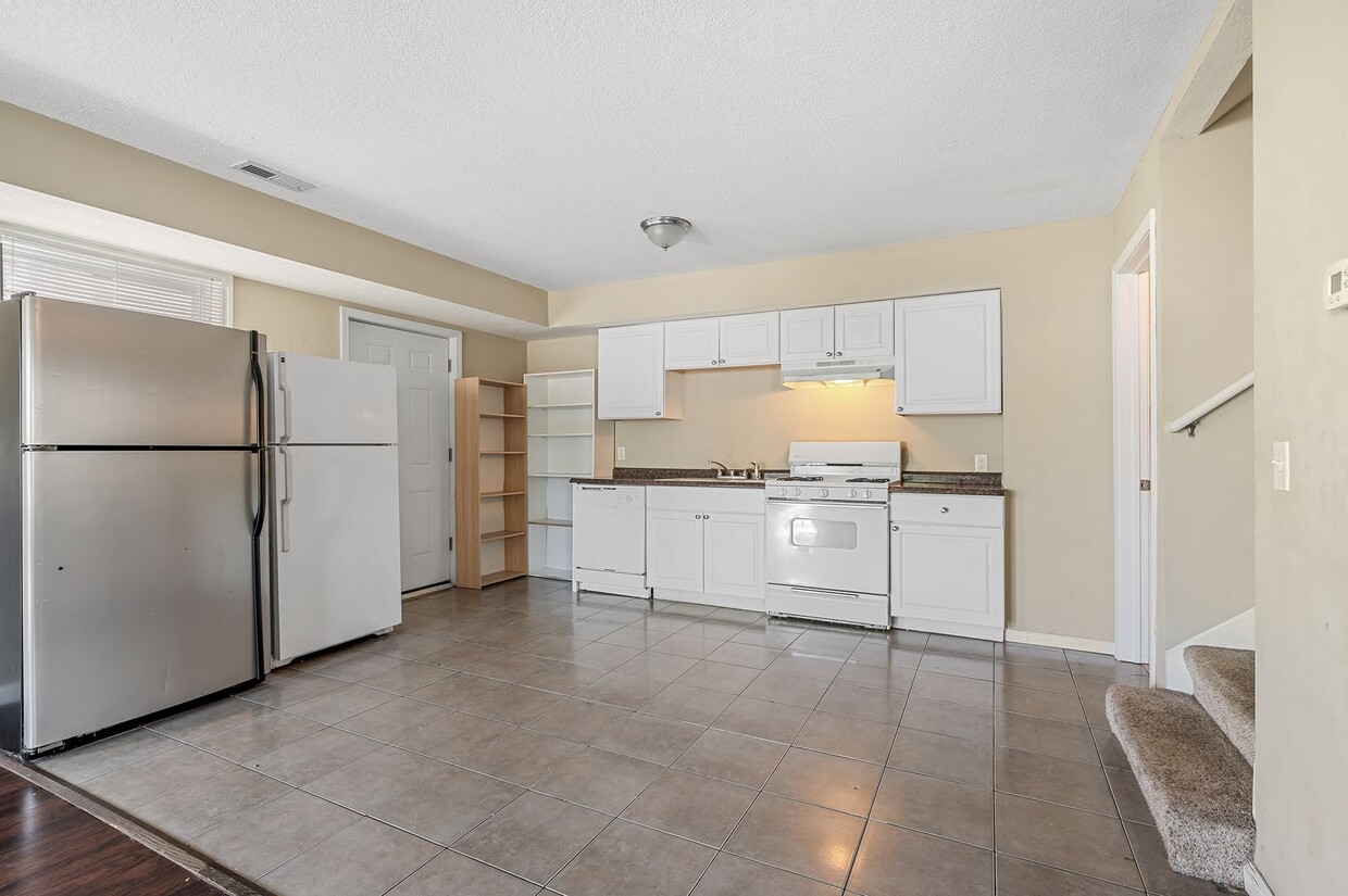 Primary Photo - 629 SE Oak St