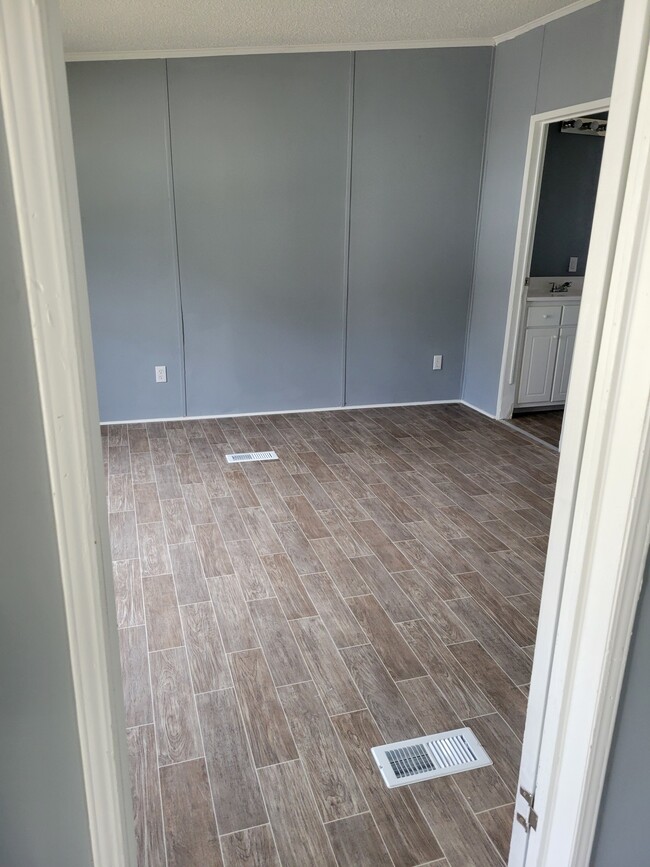Building Photo - 108 Covey Dr