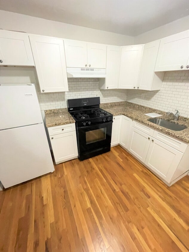 Primary Photo - 33 Rockland St