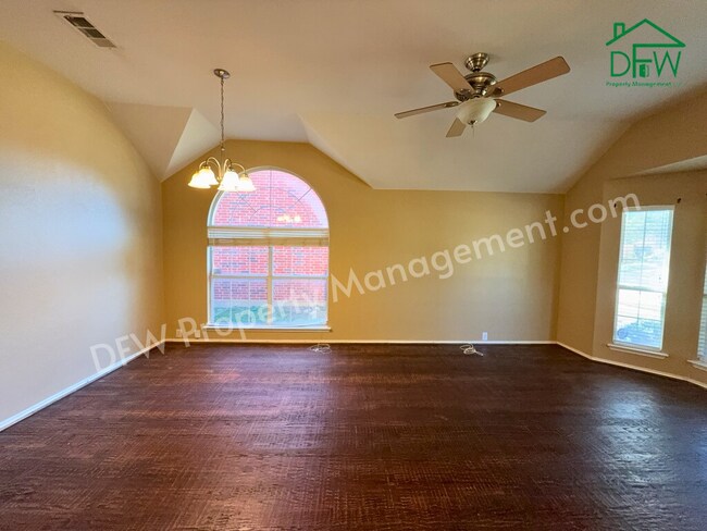 Foto del edificio - 3024 Peppercorn Dr