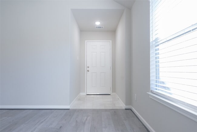 Building Photo - 2706 Star Peak Dr