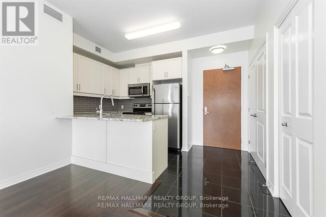 Photo du bâtiment - 242-PH1-2242 Rideau St