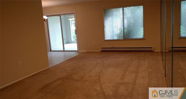 Building Photo - 433B Andover Dr