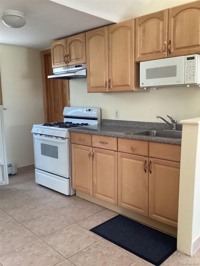 Building Photo - 638 Concord Ave