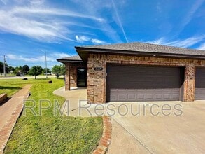 Building Photo - 167 Bison Ct Way