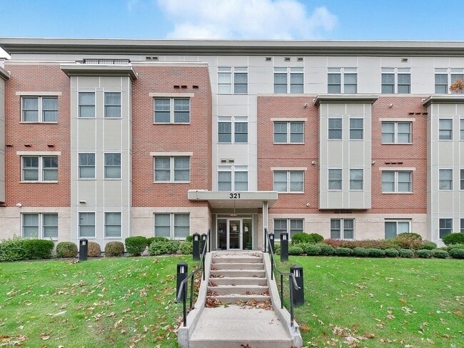 Building Photo - 321 Hammond Pond Pkwy