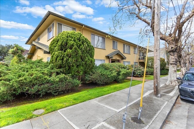 Building Photo - 1501 Verdi St