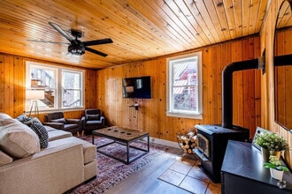 Building Photo - 1006 Yew Wood St