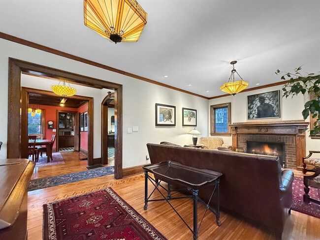 Building Photo - 410 Wellington Ave