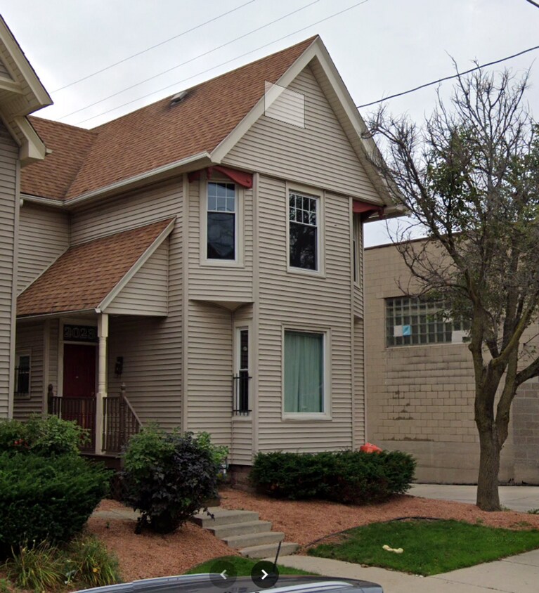 Primary Photo - 2023 W Michigan St