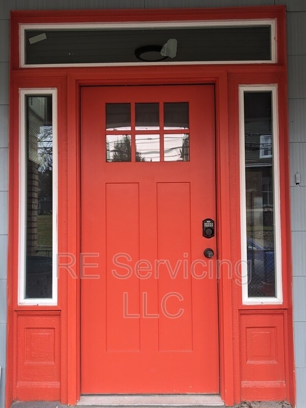 Building Photo - 906 Quaill Ave