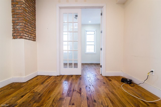 Building Photo - 2 br, 1 bath Apartment - 295 Maujer St