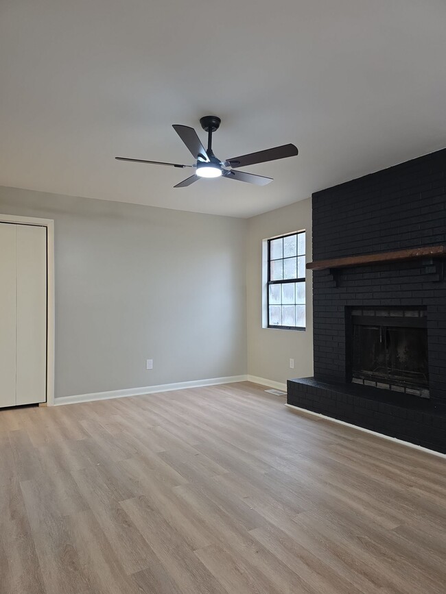 Foto del edificio - 3011 Deerfield Rd NW