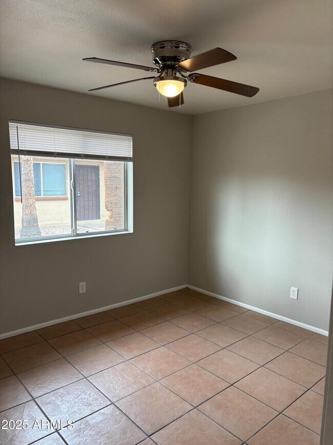 Building Photo - 909 S Priest Dr