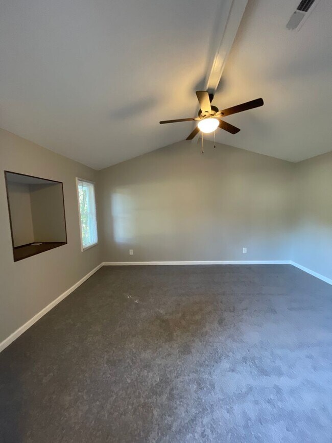 Foto del edificio - Duplex For Rent