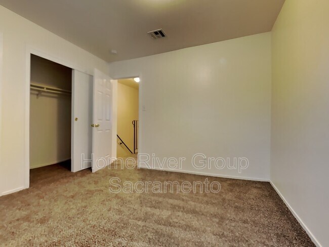 Foto del edificio - 1112 Evelyn Ln