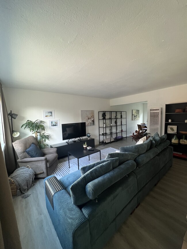 Building Photo - 750 Sheridan St