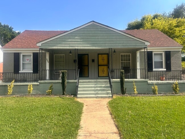 Building Photo - 2089 S Parkway E