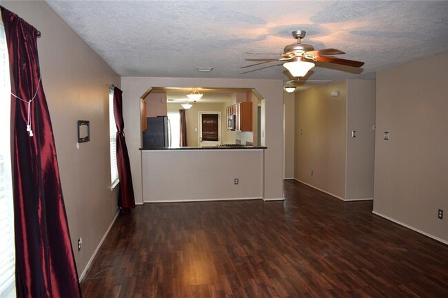 Foto del edificio - 19102 Prairie Bluff Dr