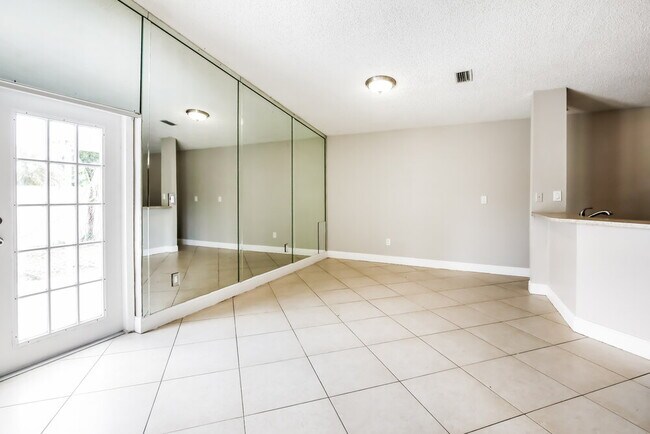 Foto del edificio - 19233 SW 121st Ct