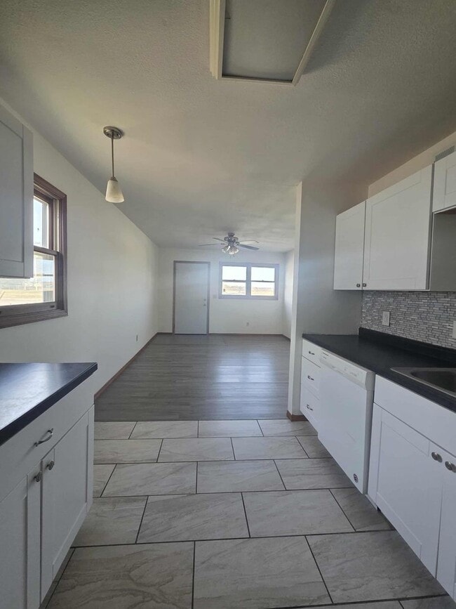 Building Photo - Updated duplex for rent!