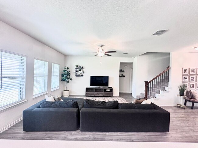 Building Photo - 1364 Renoir Dr