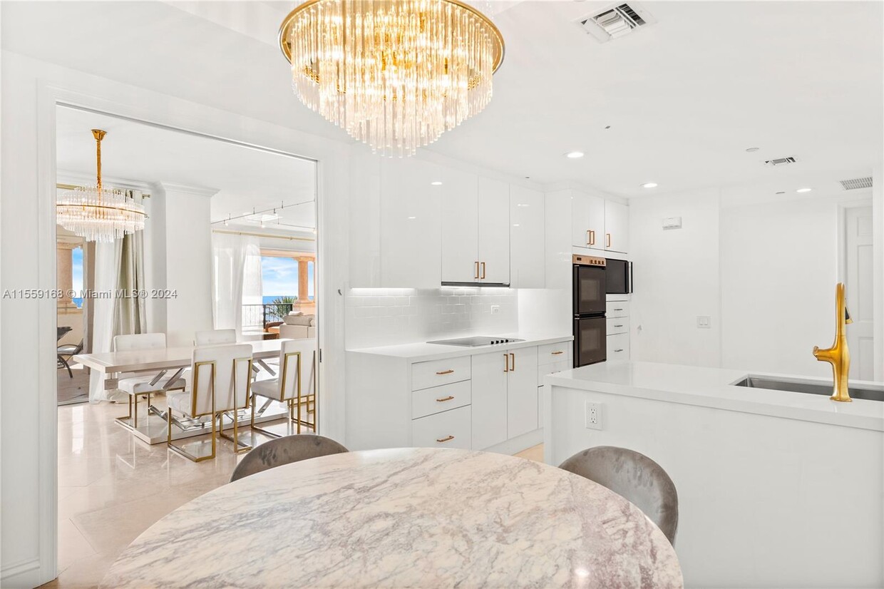 Foto principal - 7642 Fisher Island Dr