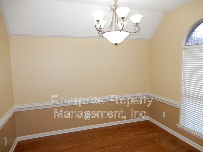 Foto del edificio - 4525 Hickory Creek Dr