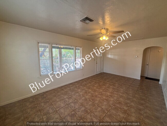 Foto del edificio - 4007 E 1st St