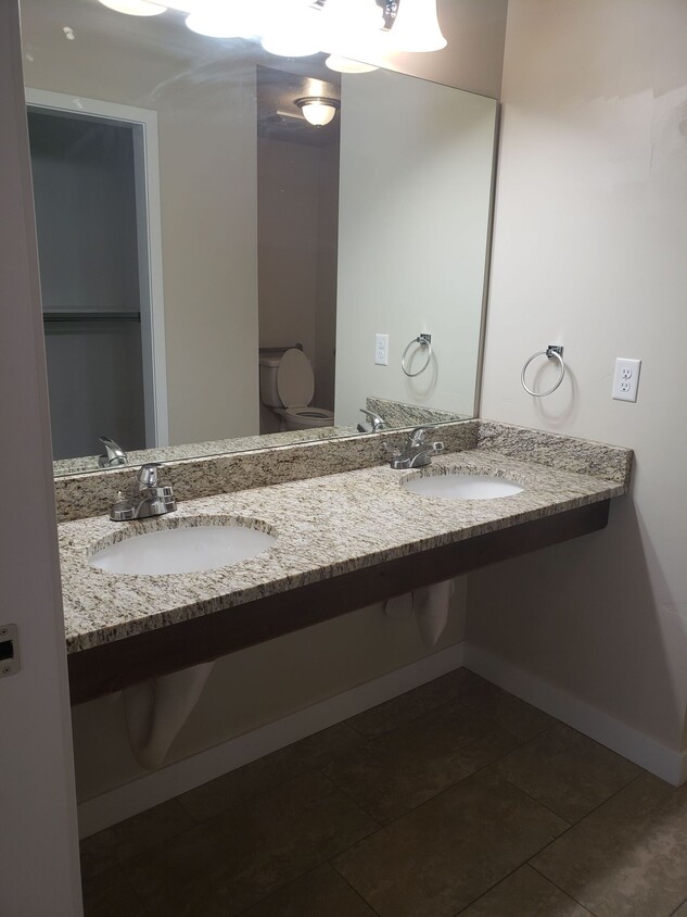 Foto principal - 3 Bedroom 2 Bath in Springville!!