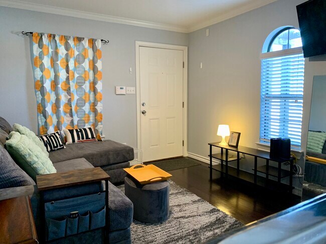 Apartamento de una habitación y un baño. Esquinero. Privado. Solo para ti. Limpio y ordenado. - 407 E 45th St #116