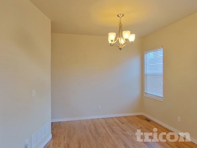 Foto del edificio - 2482 Ellingwood Dr