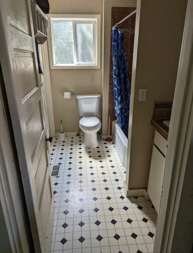 Building Photo - 1007 SE Clatsop St