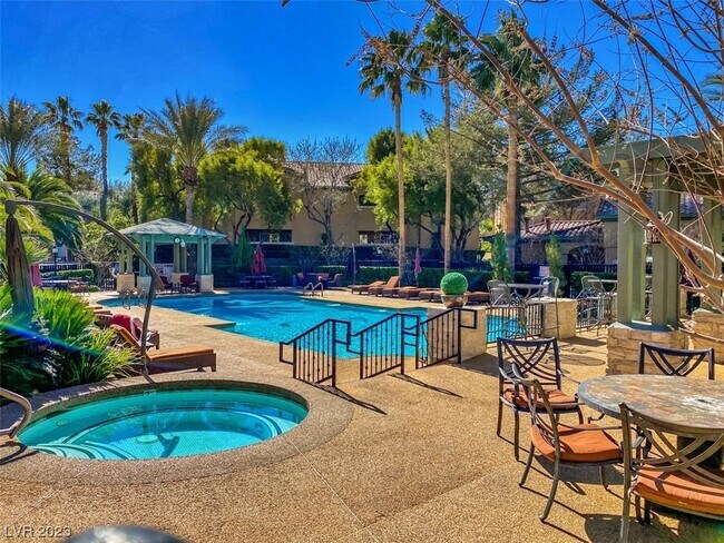 Foto del edificio - 1608 Cardinal Bluff Dr