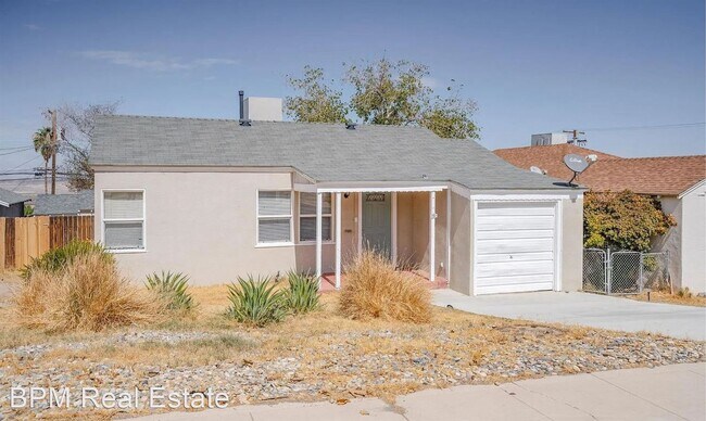 Building Photo - 2 br, 1 bath House - 702 Philippine St.