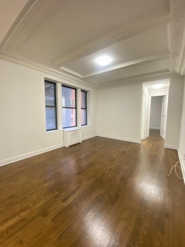 Building Photo - 200 W 58th St
