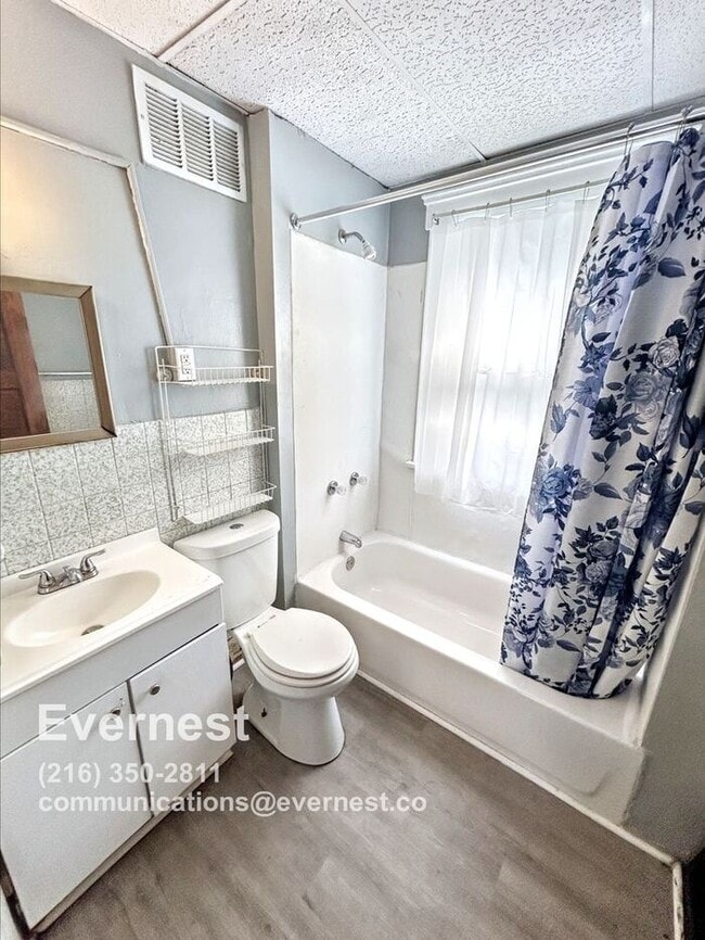 Foto del edificio - Charming 2-Bedroom Home with Convenient Lo...