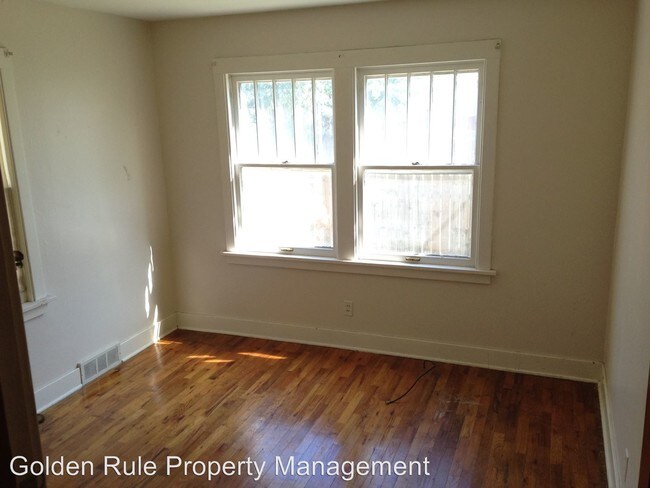Building Photo - 3 br, 1 bath House - 8 N Maple
