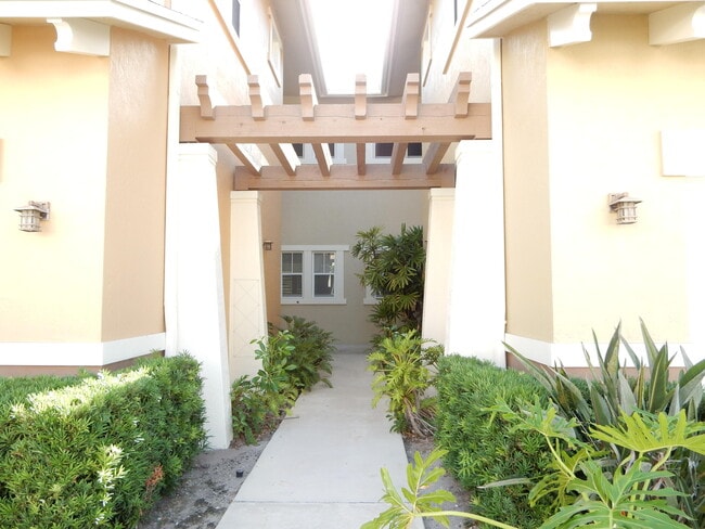 Building Photo - 669 Pacific Grove Dr
