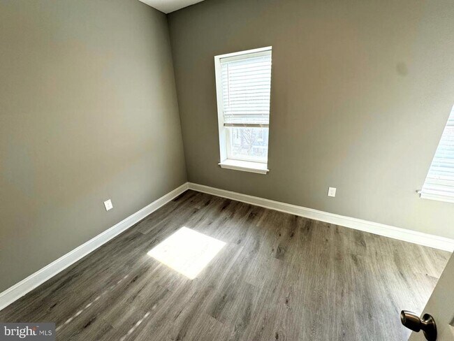 Foto del edificio - 2417 W Jefferson St