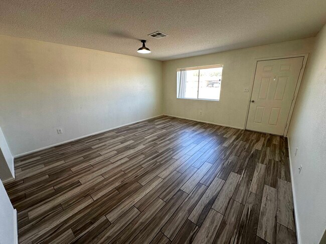 Foto del edificio - 3790 S Benson Ave