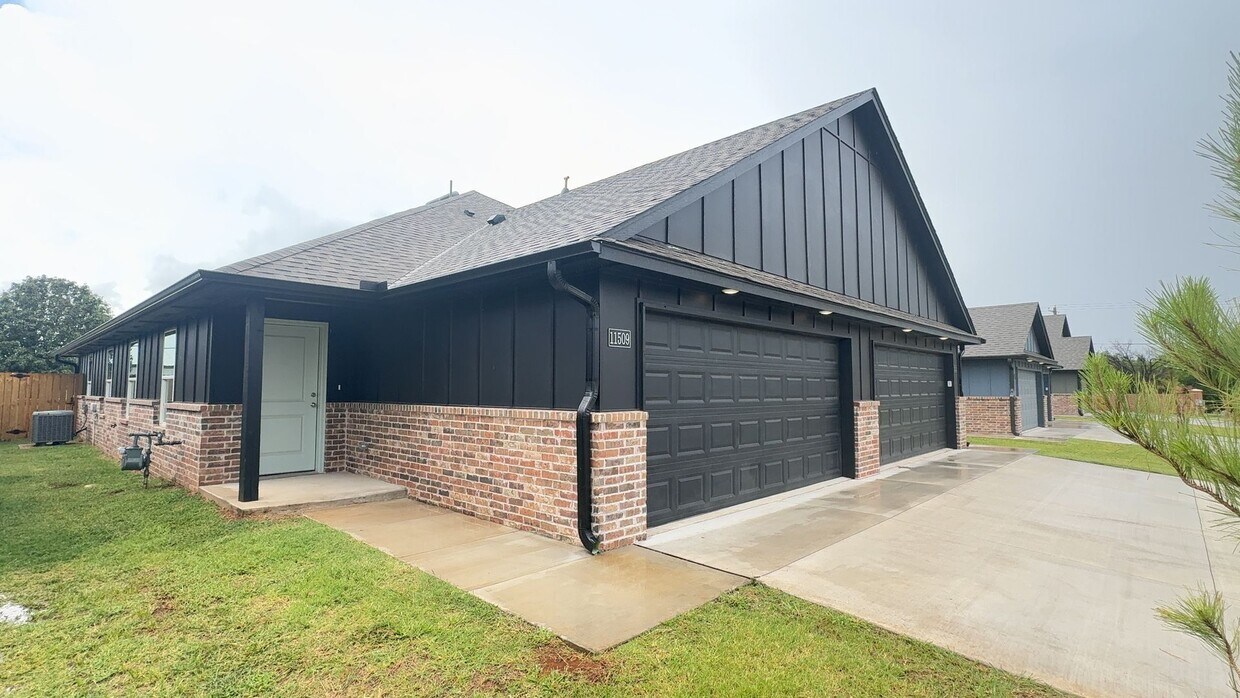 Photo - 11509 University Drive