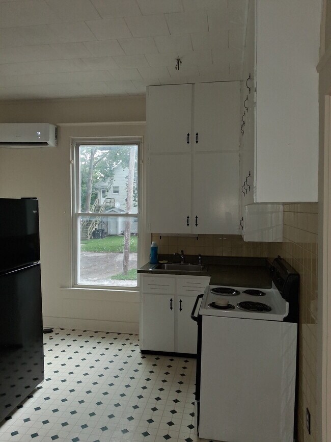 Building Photo - 505 E Locust St