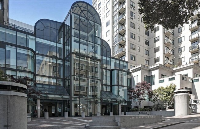 Building Photo - Bright, Fresh and Spacious 1 Bedroom For R...