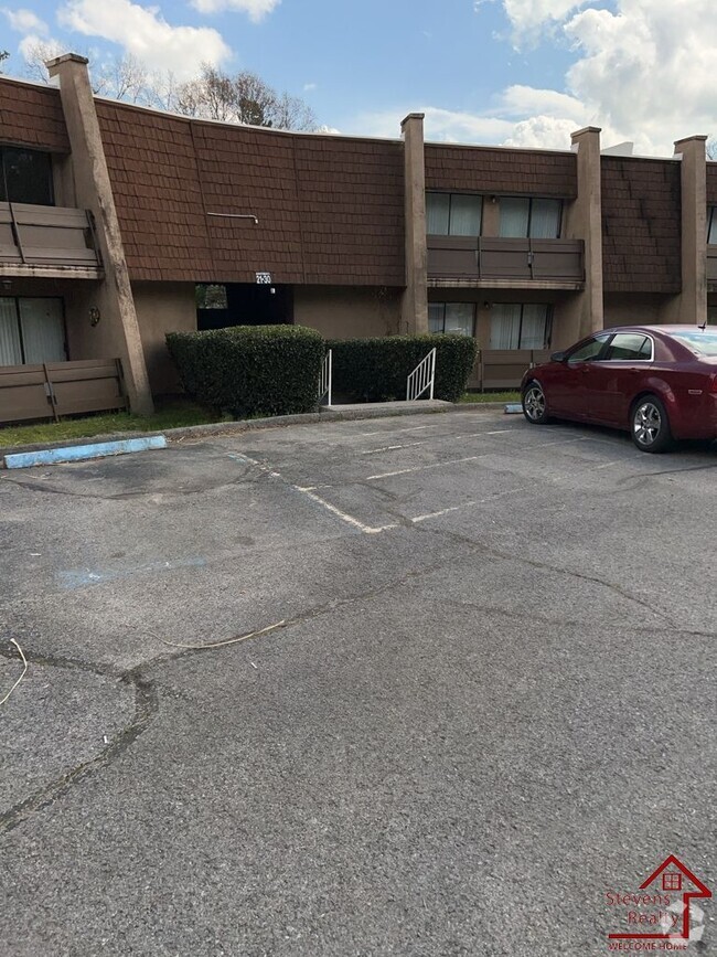 Building Photo - 915 S Seminole Dr
