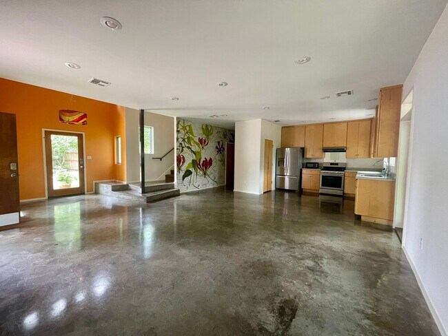 Building Photo - Stacy