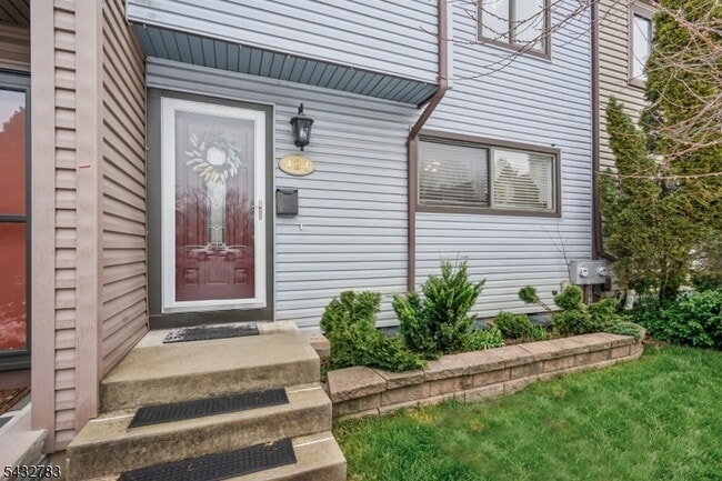 Building Photo - 424 Tall Oak Ln