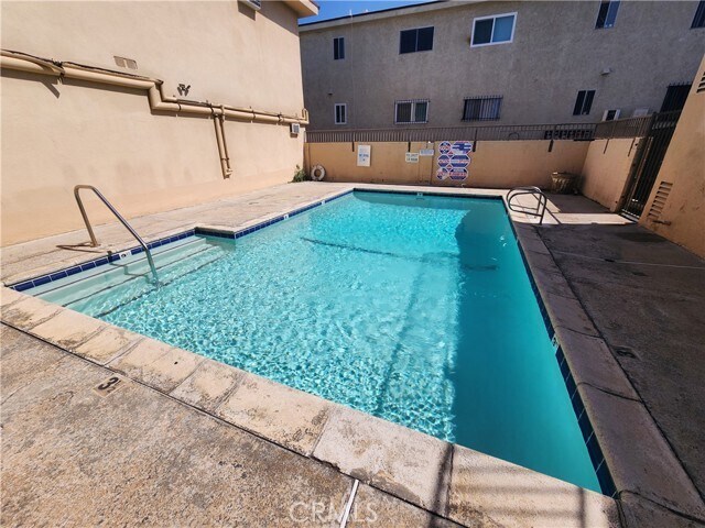 Foto principal - 7925 Vineland Ave