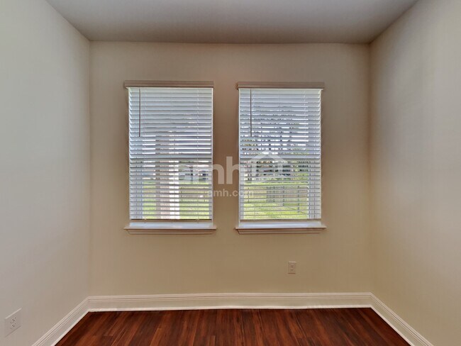 Foto del edificio - 27611 St Andrews Ave