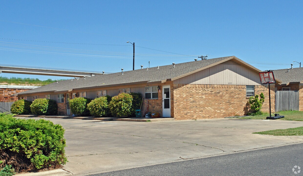 Building Photo - Maples Apts.